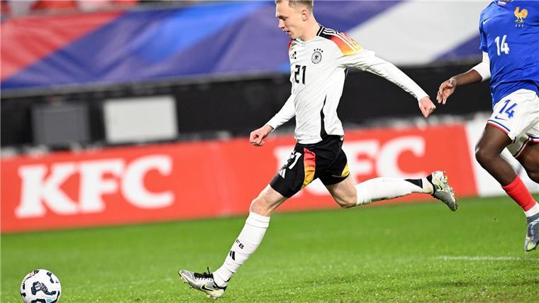 U21 geht ungeschlagen ins EM-Jahr - Beier trifft doppelt Maximilian Beier (l) von Borussia Dortmund traf zum 1:0.