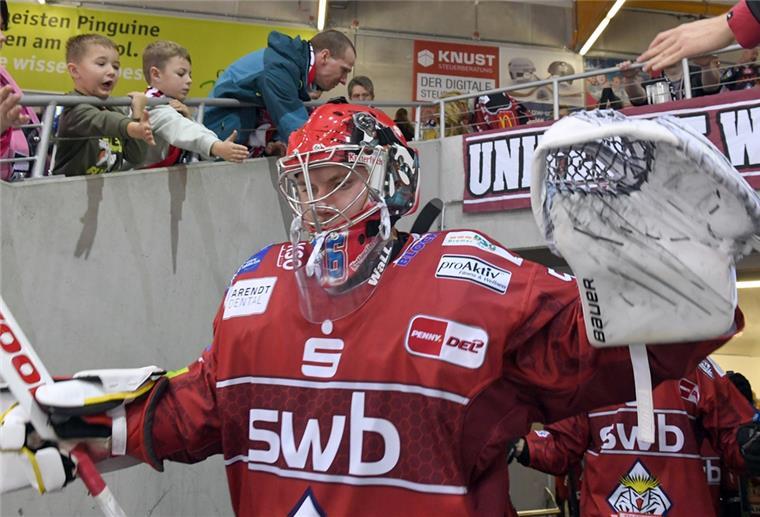 Pinguins verlieren knapp in Augsburg Maximilian Franzreb hütete in Augsburg das Tor der Fischtown Pinguins.
