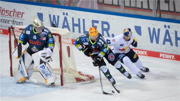 Sieg im Spitzenspiel! Pinguins bleiben Tabellenführer Eishockey-Spielszene