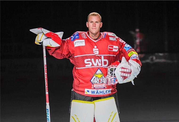 Franzreb steht in Prag im Pinguins-Tor Maximilian Franzreb steht in Prag im Tor der Fischtown Pinguins.