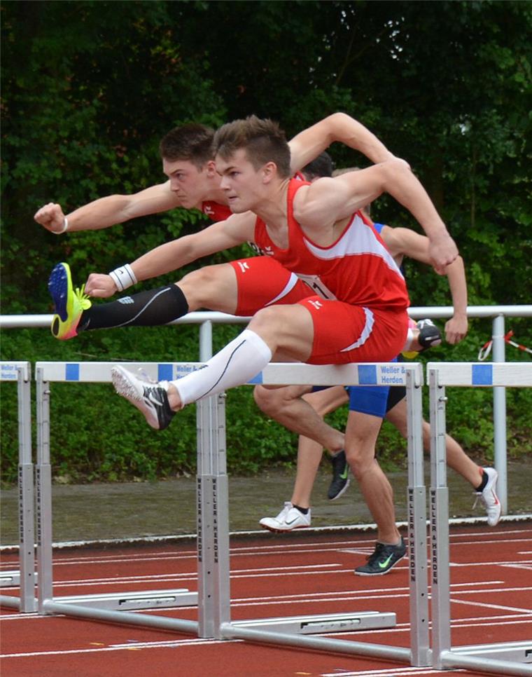 Maximilian March vom Team Voreifel (vorne) kam bei den Deutschen Meisterschaften im Hürdenlauf der U18 auf den 3. Platz und ist auch Dritter der DM-Bestenliste. In Zeven startet er über 110 Meter Hürden.