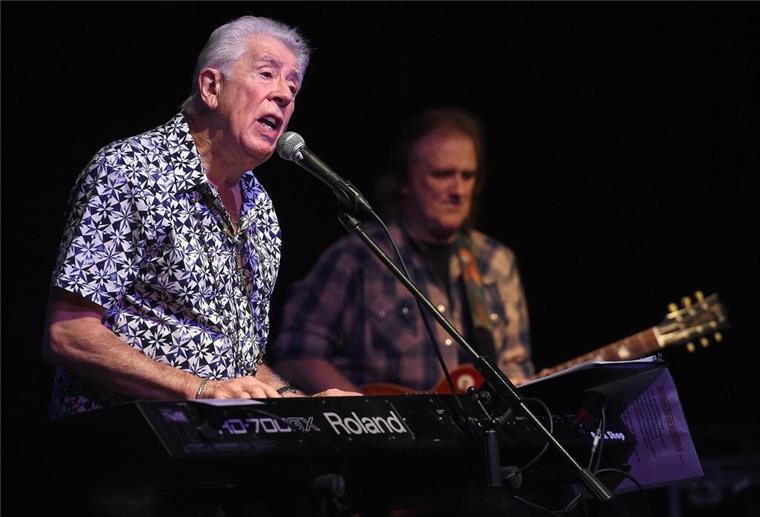 Mayall galt als Förderer zahlreicher Blues-Talente und musizierte mit vielen Stars.