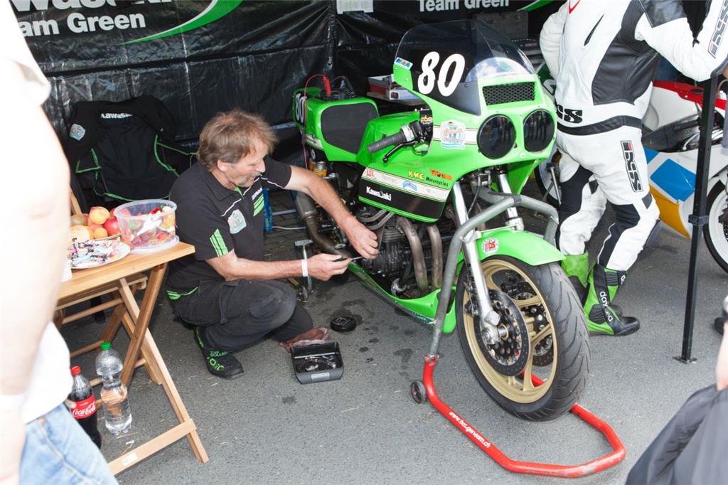 Mechaniker am Werk. Foto Kai-Martin Ulrich