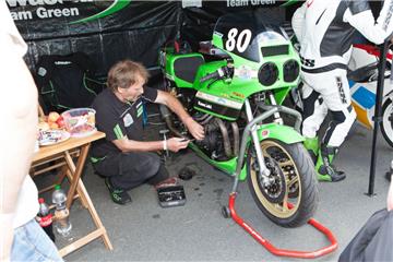 Mechaniker am Werk. Foto Kai-Martin Ulrich