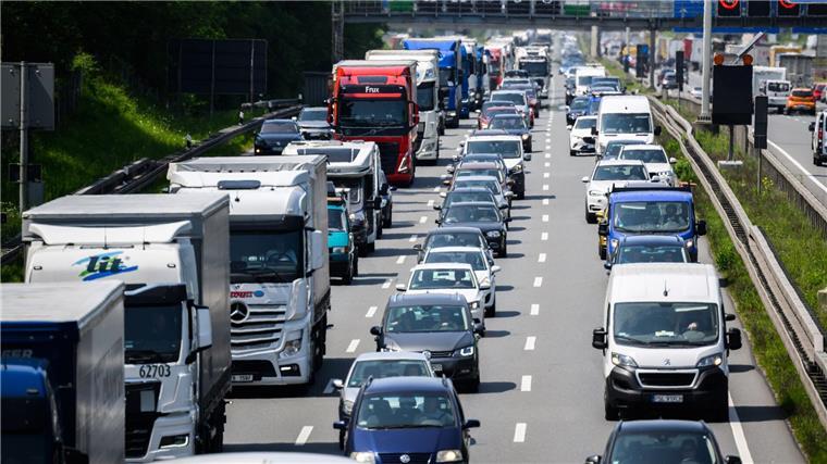 Mehr als 11.000 Kilometer Stau auf Niedersachsens Autobahnen zählte der ADAC während der Ferien. (Archivfoto)