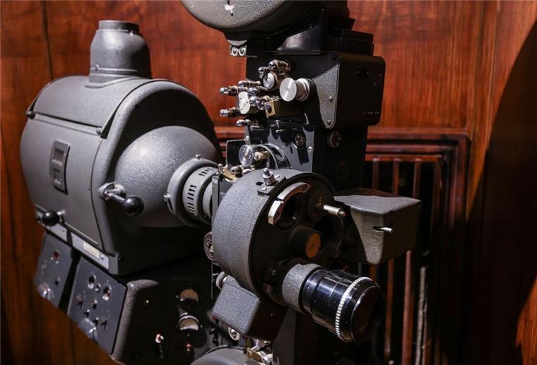 Jugendschutz im Kino – Kontrolle der Filmwirtschaft wird 75 Mehr als 180 Prüferinnen und Prüfer nehmen für die FSK neue Filme unter die Lupe, fast alle ehrenamtlich. (Symbolbild)