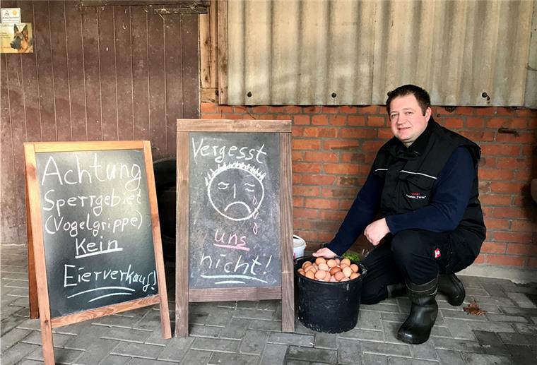 Geflügelpest-Sperrbezirk: Hofladen verliert Kunden Mehr als 200 Eier muss Matthis Dahl täglich in den Müll schmeißen. Wie lange das noch so bleibt, ist unbekannt.
