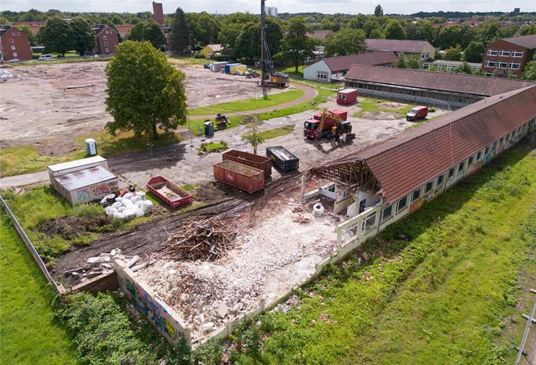 Drei neue Schulen in Bremerhaven: Bauarbeiten laufen parallel Baufortschritt Ende Juli 2023 beim Schulzentrum Hamburger Straße (SHS)