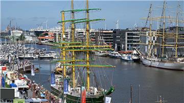 Mehr als 70 Schiffe bei den Maritimen Tagen in Bremerhaven locken schätzungsweise 50.000 Zuschauer an. (Symbolbild)