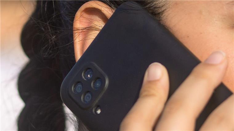 Studie: Smartphones werden länger genutzt Mehr als ein Viertel der Befragten hat das Smartphone bereits zwei Jahre oder länger in Gebrauch.