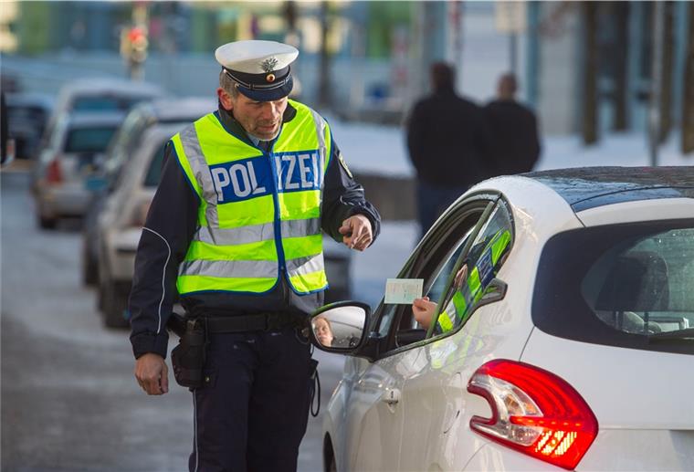 Land Bremen: Neues Gesetz belastet Polizei Mehr Aufgaben bei den Kontrollen, mehr Datenschutz-Verpflichtungen: Das Polizeigesetz sorgt für mehr Arbeit. Die Polizeibehörden brauchen deshalb auch mehr Personal, aber der Senat verweigert die 40 Stellen, die der Innensenator beantragt hat.