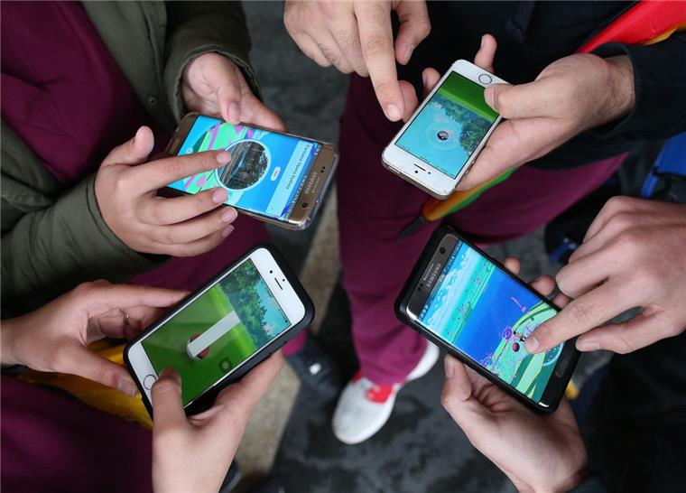 Pokémon: Kurioses rund um die Monsterjagd Mehr geht nicht: Mit der digitalen Jagd auf gelbe Monster sind weltweit viele Menschen beschäftigt. Was bislang zu vielen kuriosen Situationen geführt hat.