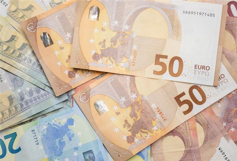 Aktivrente verspricht bis zu 2000 Euro steuerfrei für Rentner - Doch es gibt ein Problem Mehr Rente durch Arbeit im Alter: Die neue Aktivrente klingt verlockend – doch sie ist nicht für alle da.