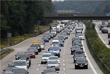 Mehrere Fahrzeuge sollen in den vergangenen Tagen auf verschiedenen Autobahnen beschossen worden sein.