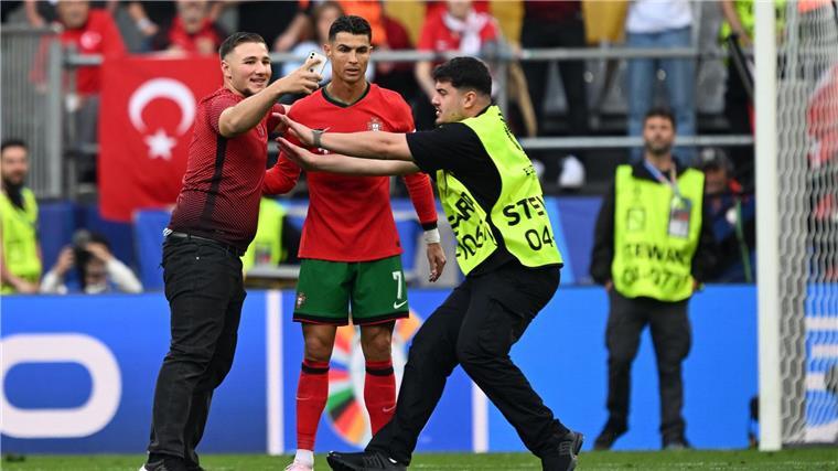 Chip im Ball, Fanpartys, Rumpelkicks: Was bleibt von der EM? Mehrere Flitzer probierten bei der EM ihr Glück