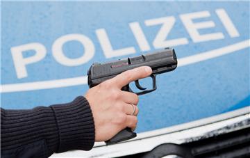 Mehrere Polizeibeamte mussten zu einem blutigen Familienstreit in Hannover-Döhren ausrücken. 