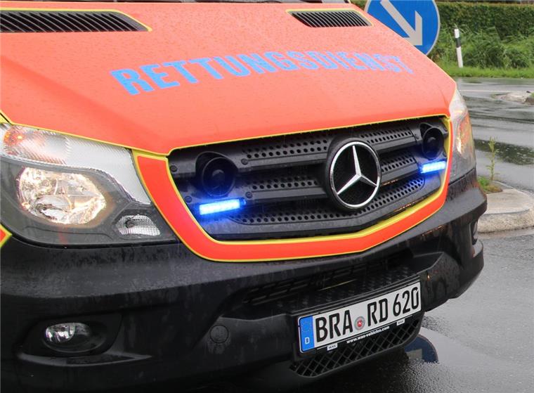 Vier Autos auf B212 bei Elsfleth in Unfall verwickelt Mehrere Rettungswagen eilten zur Unfallstelle.