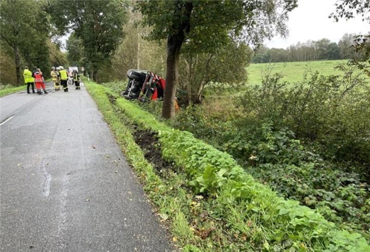 Lkw landet bei Schwegen im Graben: Hoher Schaden bei Unfall NZ