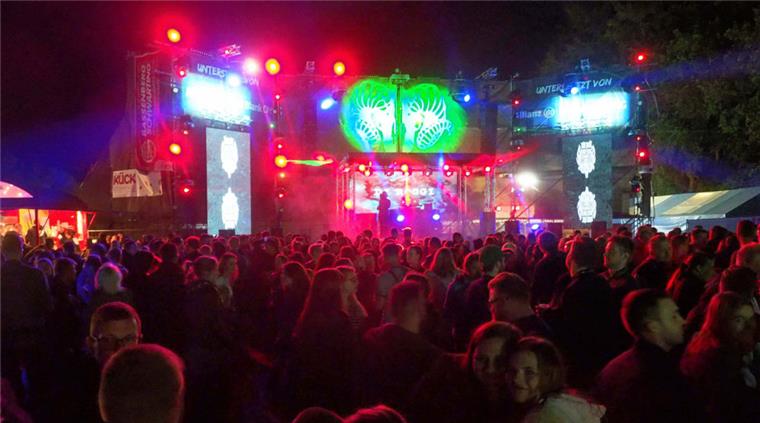 Die Heide brennt: So viele Strafanzeigen wie noch nie Mehrere Tausend Besucher feierten auf dem Festival "Die Heide brennt" am Samstag bis in den frühen Morgen.