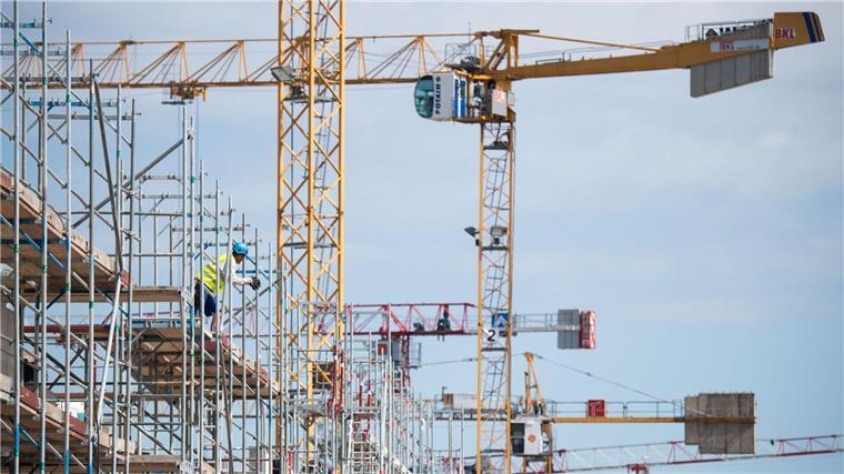 Wegfall von Vorschriften soll Bauen günstiger machen Mehrfamilienhäuser werden im Neubaugebiet Kronsrode gebaut.