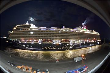 "Mein Schiff 1" (Tui Cruises) ist in Bremerhaven am Columbus Cruise Center angekommen.
