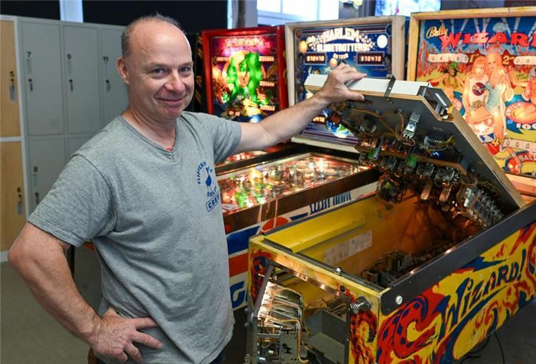 Das Comeback der Flipper-Automaten Meißner zeigt das Innenleben eines Flippers.