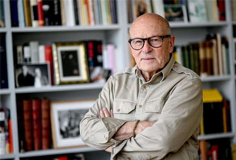 Meister der Literaturverfilmung in Deutschland ist Volker Schlöndorff. Lange bevor „The Handmaid’s Tale – Der Report der Magd“ ein Welthit wurde, hatte er schon einen Film nach dem Buch von Margaret Atwood gemacht.