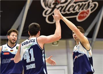 Meldeten sich in Nürnberg eindrucksvoll zurück (von links): die Eisbären-Profis Sid-Marlon Theis, Will Vorhees und Adrian Breitlauch.
