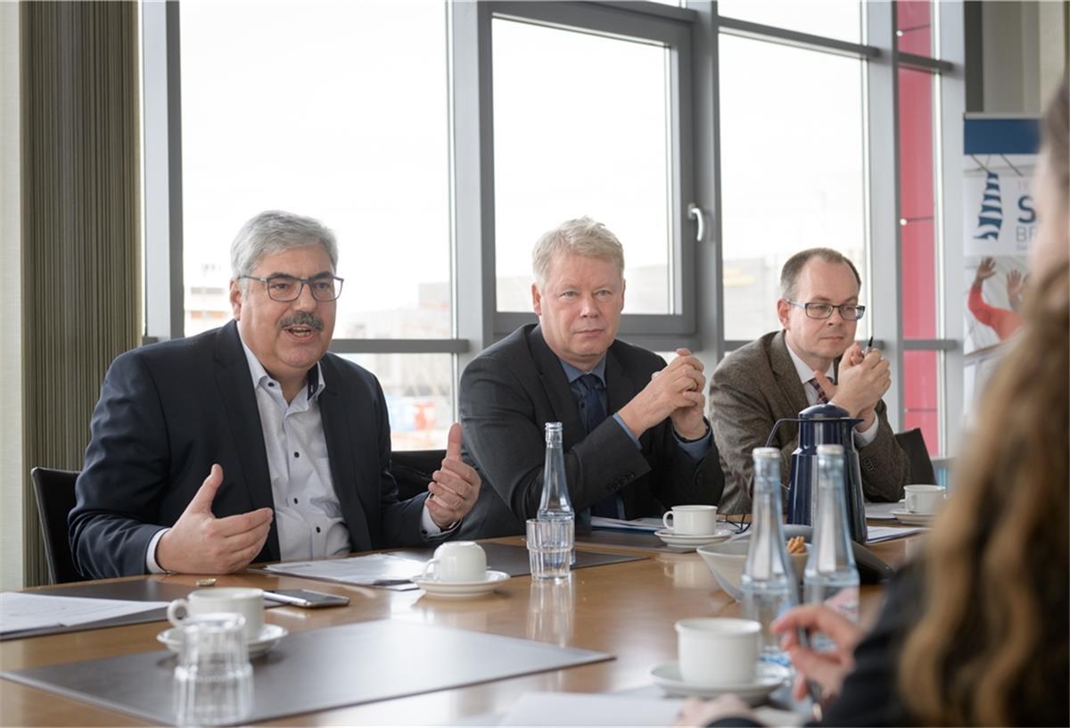 Bremerhaven: Tourismuszahlen auf Rekordhöhe Melf Grantz, Dr. Ralf Meyer und Andreas Beckmann (von links) sind stolz auf die touristische Entwicklung von Bremerhaven.