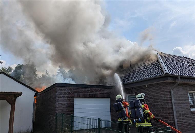 Einfamilienhaus in Rotenburg brennt Menschen wurden zum Glück nicht verletzt bei dem Brand eines Einfamilienhauses in Rotenburg.