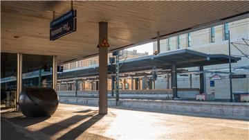 Menschenleer ist der Bahnsteig am Hauptbahnhof.