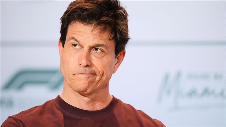 Anschluss verloren: Vertrauenskrise bremst Mercedes-Team Mercedes-Teamchef Toto Wolff berief eine Krisensitzung ein.