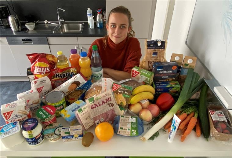 Inflation: So teuer werden Lebensmittel und Co Meret Laser hat für uns im Supermarkt den Warenkorb gefüllt. Die Preise für Nahrungsmittel sind um 4,5 Prozent gestiegen, für Gemüse sogar um 9 Prozent. Die Redaktion wird regelmäßig Waren des täglichen Bedarfs einkaufen, um die Preisentwicklung in der Region zu überprüfen. Die Waren werden dann jeweils der Bremerhavener Tafel gespendet.