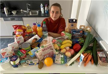 Meret Laser hat für uns im Supermarkt den Warenkorb gefüllt. Die Preise für Nahrungsmittel sind um 4,5 Prozent gestiegen, für Gemüse sogar um 9 Prozent. Die Redaktion wird regelmäßig Waren des täglichen Bedarfs einkaufen, um die Preisentwicklung in der Region zu überprüfen. Die Waren werden dann jeweils der Bremerhavener Tafel gespendet.