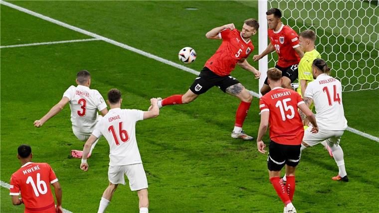 Demirals EM-Rekord: Schnellstes Tor in einem K.-o.-Spiel Merih Demiral (2vl) traf gegen Österreich nach 57 Sekunden.