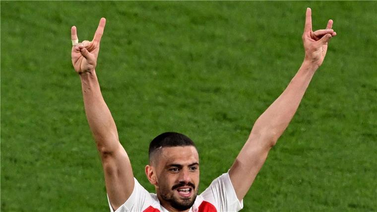 Wolfsgruß-Debatte: Erdogan reist nach Berlin Merih Demiral hat die Wolfsgruß-Debatte ausgelöst.