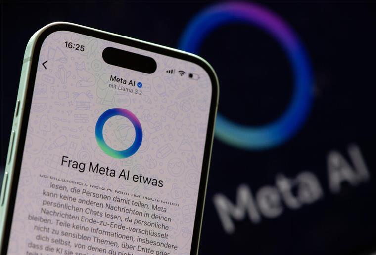 Meta AI in Messenger & Co.: So kann man seine Daten vor KI-Zugriff schützen Ein Smartphone.