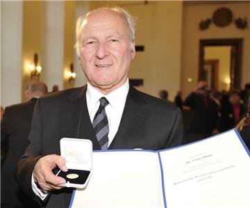 Metalldraht gefunden: Unternehmer Claus Hipp muss Frühstücks-Ringe für Kinder zurückrufen.
