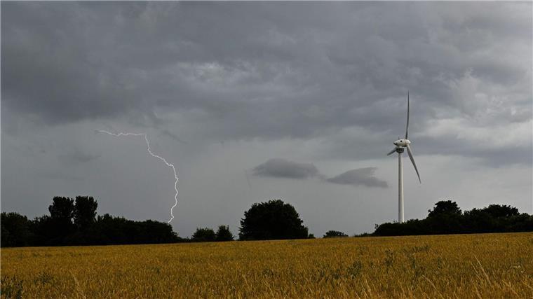 Meteorologen rechnen am Samstag mit starken Gewittern und Windböen. (Symbolbild)