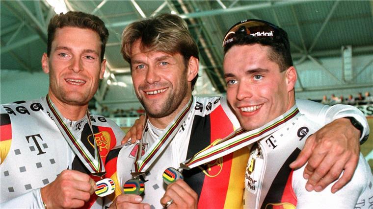 Michael Hübner (M) bei seiner letzten WM 1996 in Manchester.