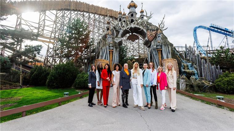 Ohne Altersgrenze: 42-Jährige im Finale von „Miss Germany“ Mignon Kowollik (dritte von rechts) kann nun auch an der Wahl zur „Miss Germany“ teilnehmen. Die Altersgrenze wurde in diesem Jahr aufgehoben.