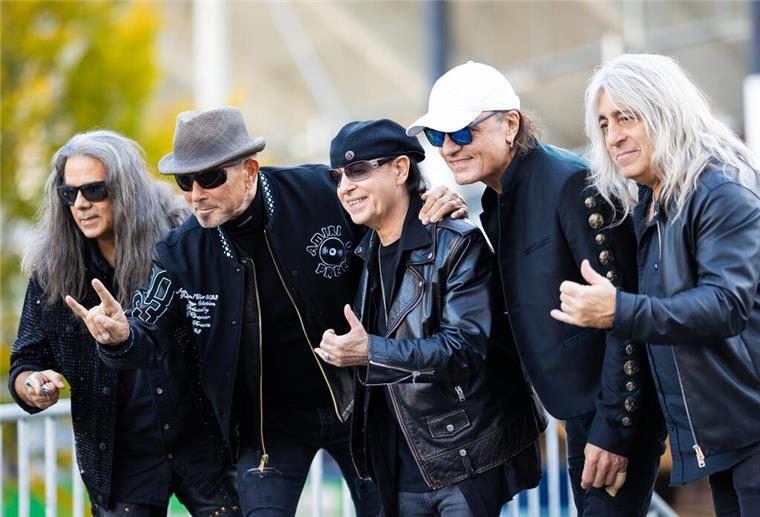 Scorpions-Drummer Mikkey Dee: Verbrachte Feiertage in Klinik Mikkey Dee, hier rechts im Bild, mit den Scorpions.