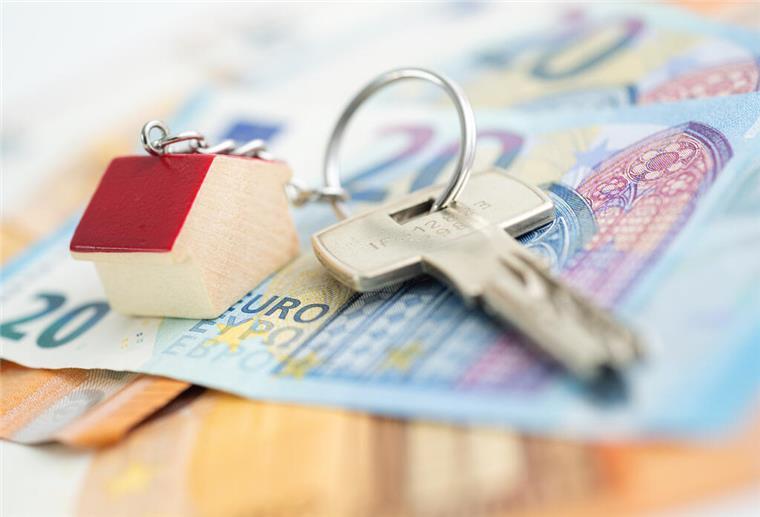 Ende Juli ist Zahltag: So kommt dein Wohngeld pünktlich Bargeld und Schlüssel
