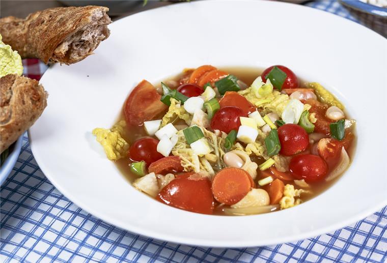 Minestrone mit Wirsing.