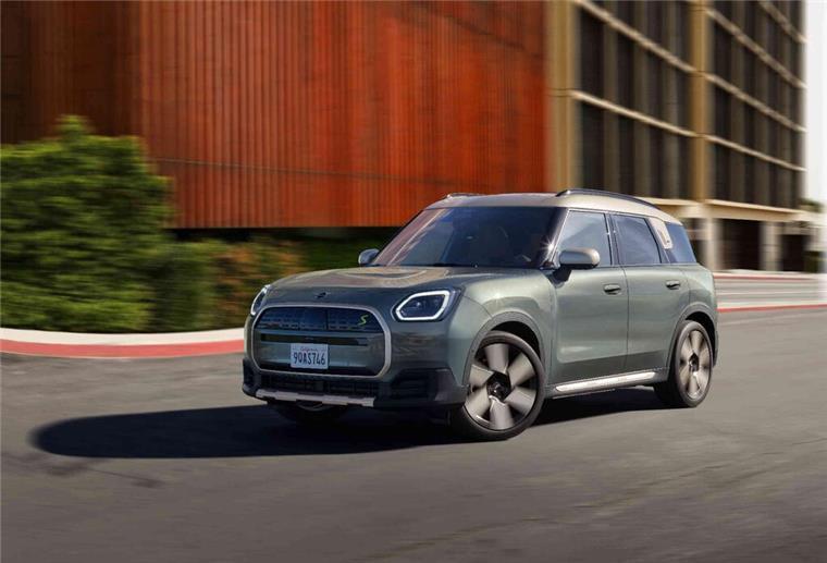 Moderne trifft Ikone: Die neue MINI Family ist da der MINI Countryman SE ALL4
