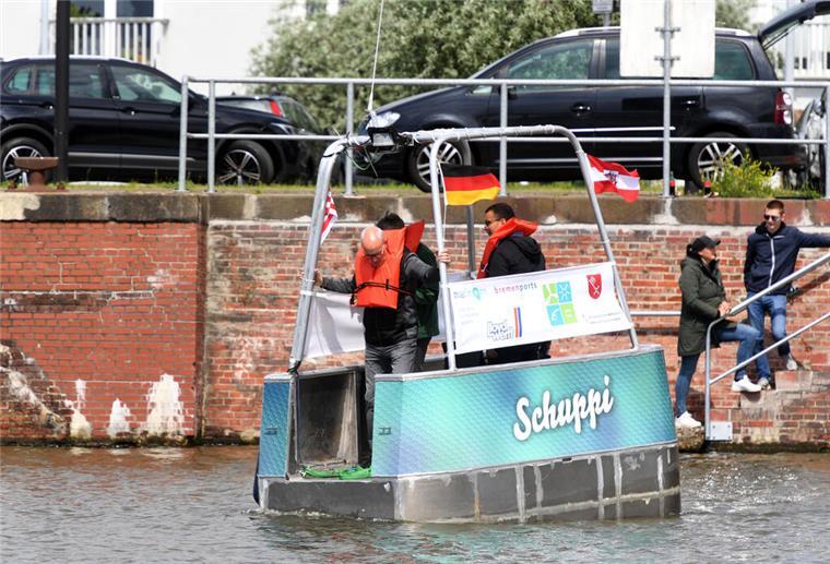 Deshalb ist Bremerhavens autonome Fähre „Schuppi“ von der Bildfläche verschwunden Mini-Fähre Schuppi im Einsatz