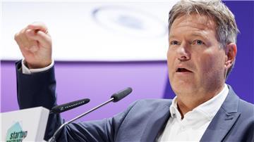 Minister Habeck macht sich wieder auf den Weg, um Unternehmen genauer kennenzulernen. (Archivbild)