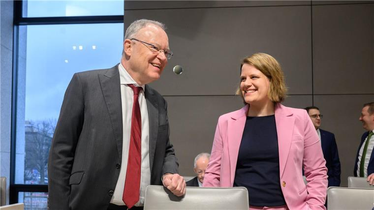 Ministerin Hamburg (r) habe stets Weils pragmatische und umsichtige Art geschätzt. (Archivbild)