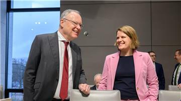 Ministerin Hamburg (r) habe stets Weils pragmatische und umsichtige Art geschätzt. (Archivbild)