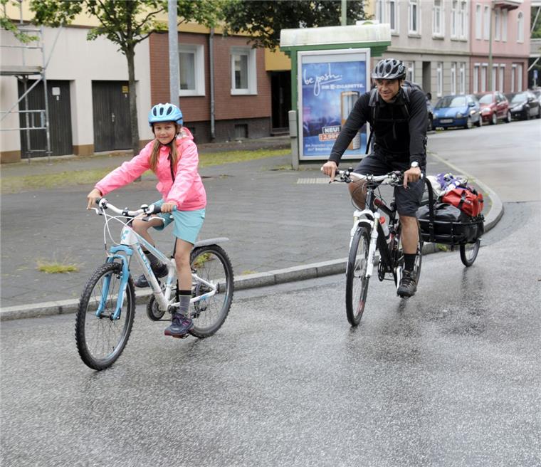 Warum dieses Mädchen eine 600 Kilometer lange Radtour gemacht hat Minou und ihr Vater André Wiedenhöft sind von Fulda nach Bremerhaven geradelt.